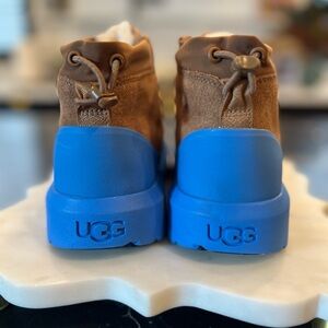 UGG *New with Tags* Kids Neumal Hybrid Boot, Chestnut/Blue, Sise 5